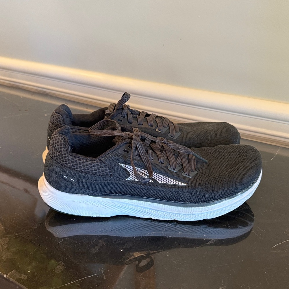 Altra Escalante Black and White Women’s Athletic Shoes, Size 7.5